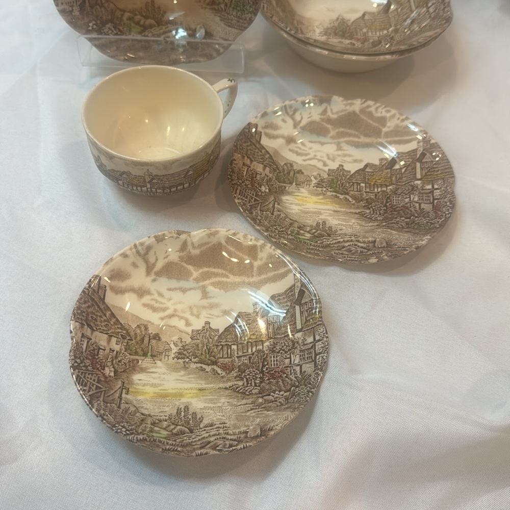 Vintage Brown and Cream Dinnerware Set - Picture 6 of 6